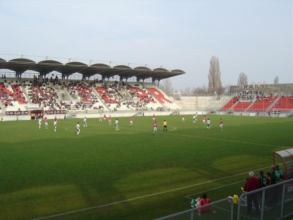 dunaujvarosi stadion.jpg