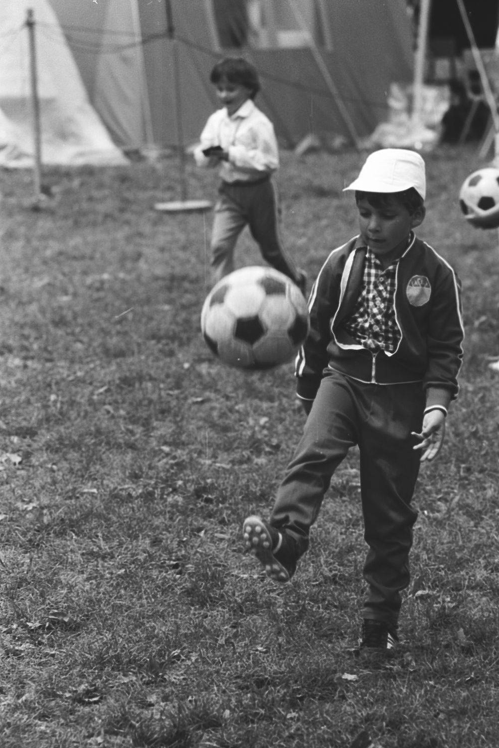 idokapszula_nb_i_1984_85_tavaszi_zaras_edzoi_gyorsmerleg_1_epitok_napja_huvosvolgyi_nagyret_5.jpg
