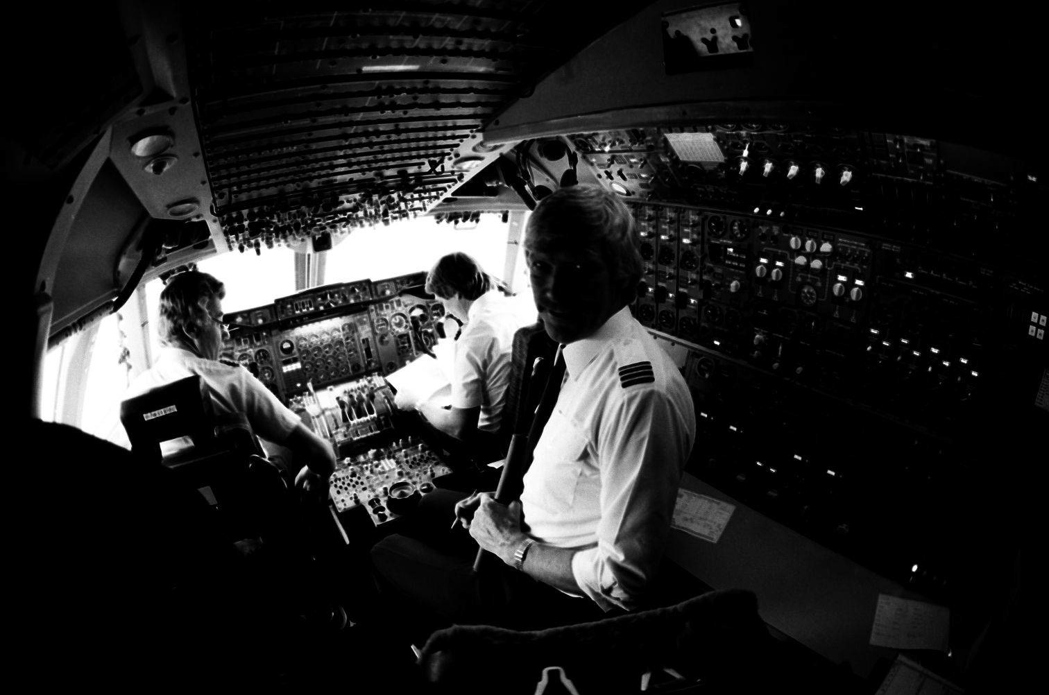 idokapszula_nb_i_1984_85_tavaszi_zaras_edzoi_gyorsmerleg_1_lufthansa_boeing_747_pilotak.jpg