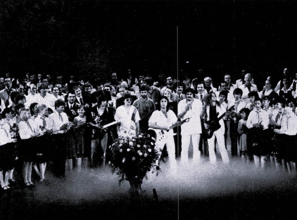 idokapszula_nb_i_1984_85_tavaszi_zaras_edzoi_gyorsmerleg_1_mszbt_diszeloadas.jpg