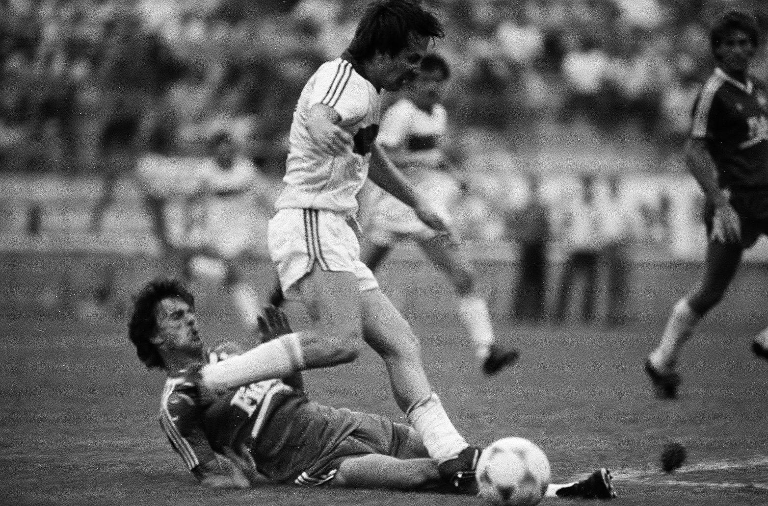 idokapszula_nb_i_1984_85_tavaszi_zaras_az_nb_ii_es_a_harmadik_vonal_intertoto_kupa_videoton_st_gallen_majer_lajos.jpg