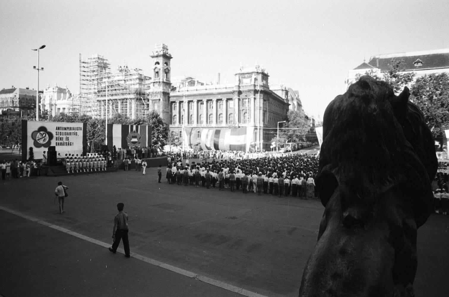 idokapszula_nb_i_1984_85_tavaszi_zaras_az_nb_ii_es_a_harmadik_vonal_vit_kossuth_teri_bucsu_7.jpg