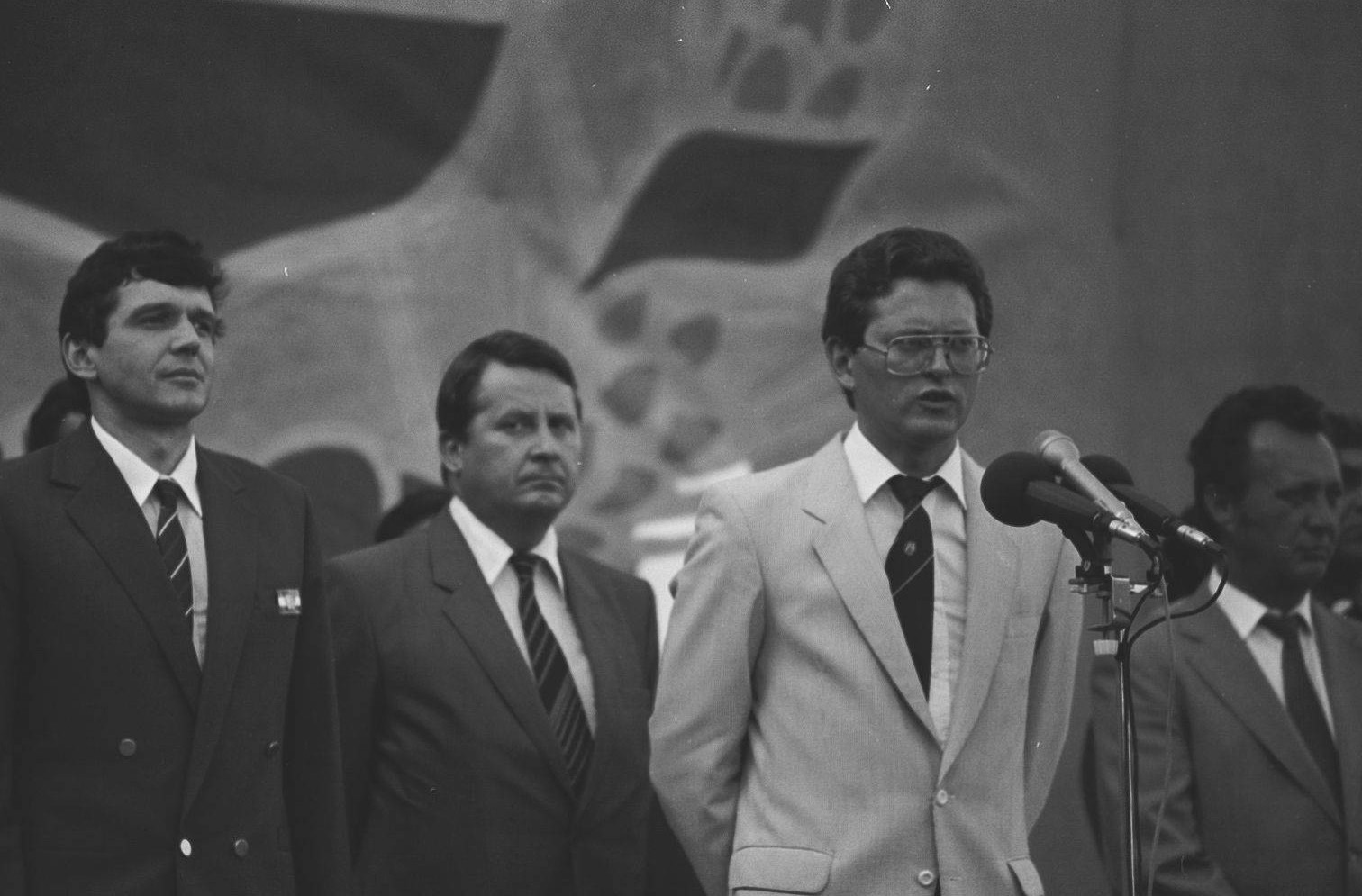 idokapszula_nb_i_1984_85_tavaszi_zaras_az_nb_ii_es_a_harmadik_vonal_vit_kossuth_teri_bucsu_91.jpg