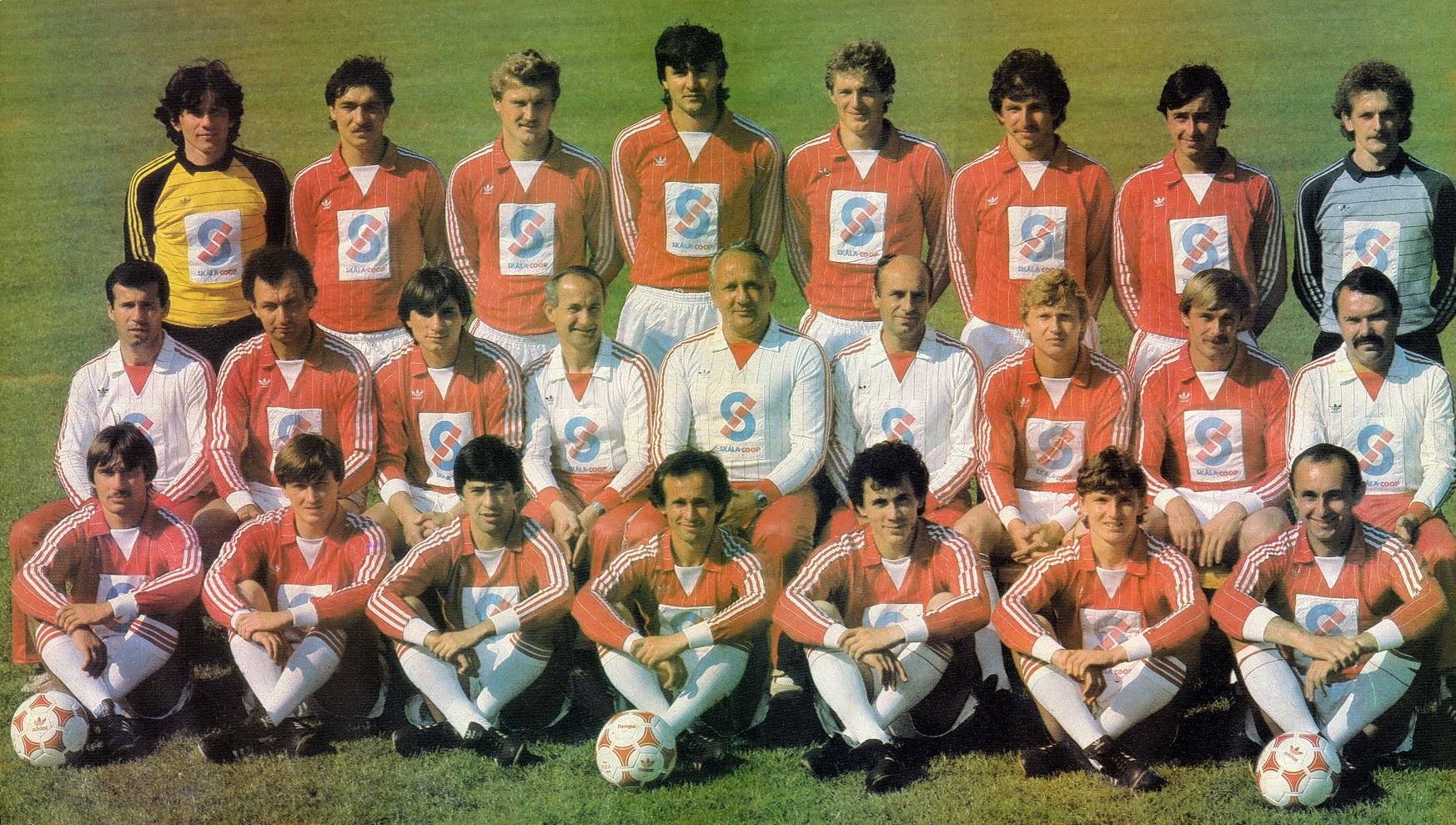 idokapszula_nb_i_1984_85_tavaszi_zaras_tabellaparade_bp_honved_1983_84_bajnokcsapat.jpg