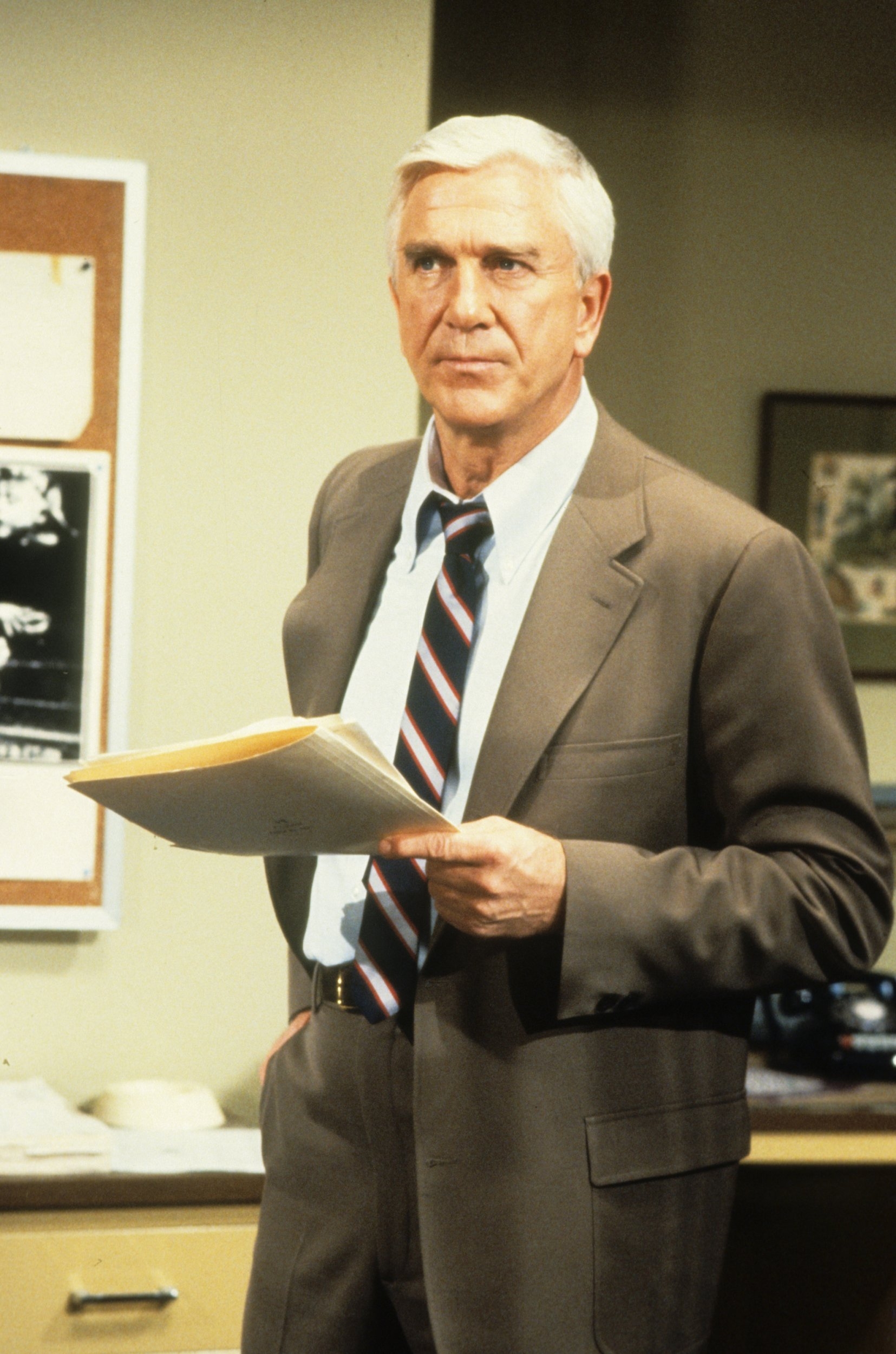 idokapszula_nb_i_1984_85_tavaszi_zaras_tabellaparade_leslie_nielsen.jpg
