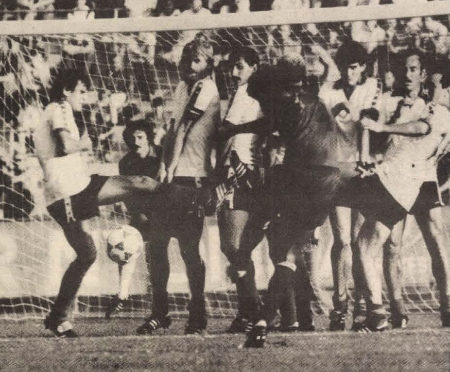 idokapszula_nb_i_1985_86_1_fordulo_vasas_pecsi_msc_tomegjelenet.jpg