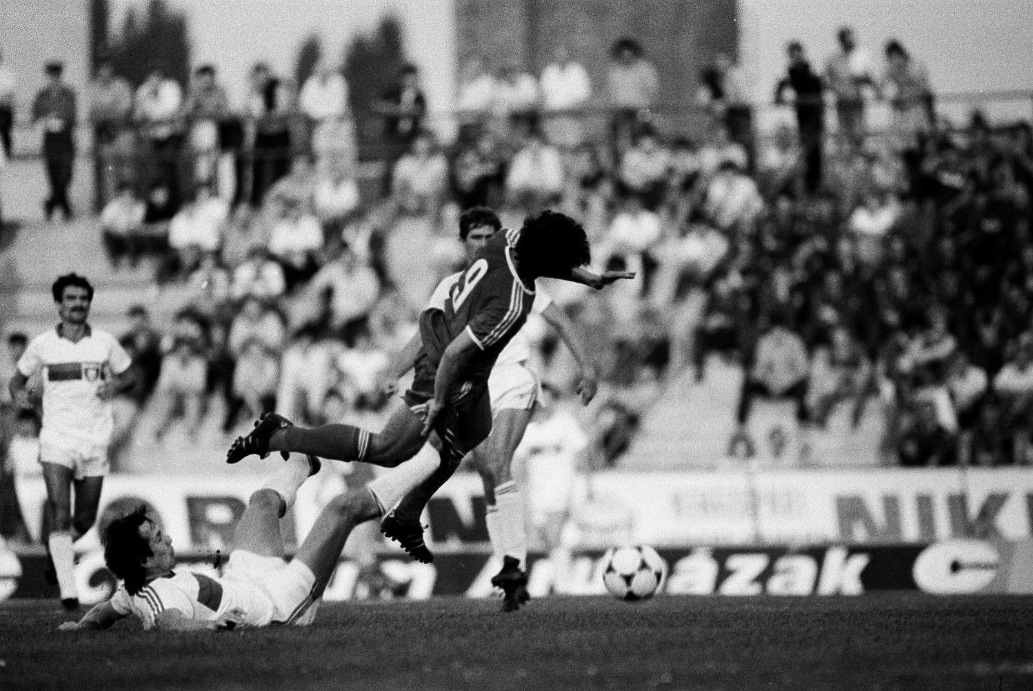 idokapszula_nb_i_1985_86_10_fordulo_bp_honved_videoton_dajka_csuhay_2.jpg