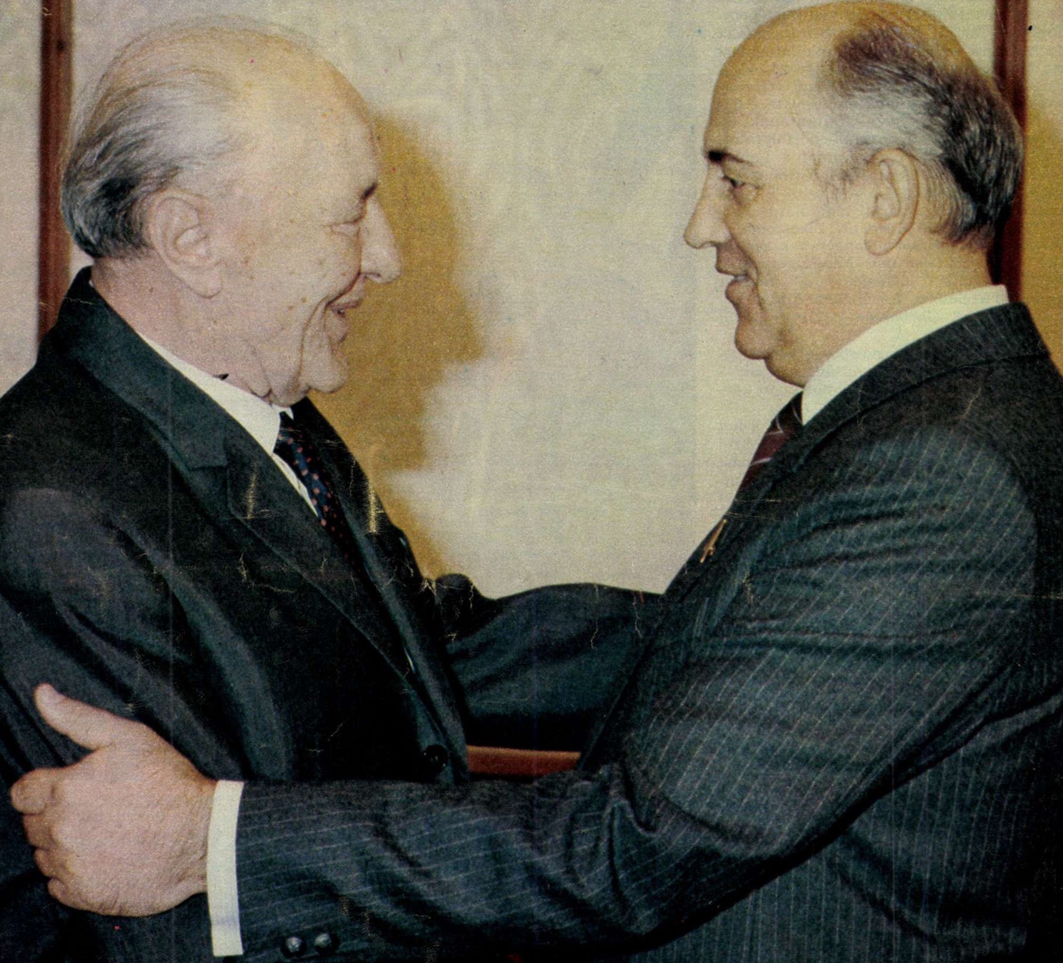 idokapszula_nb_i_1985_86_11_fordulo_headlines_kadar_janos_mihail_gorbacsov.jpg
