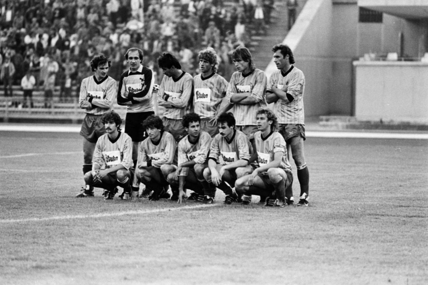 idokapszula_nb_i_1985_86_11_fordulo_vasas_u_dozsa_csapatkep.jpg