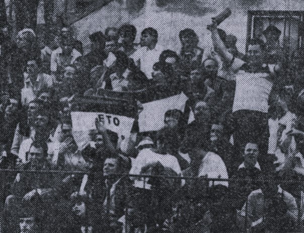 idokapszula_nb_i_1985_86_klubcsapataink_nemzetkozi_kupaszereplese_1_fordulo_2_kor_bohemians_praha_raba_eto_szurkolok.jpg