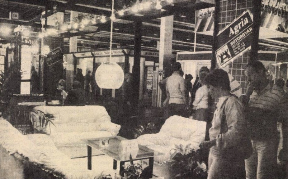 idokapszula_nb_i_1985_86_klubcsapataink_nemzetkozi_kupaszereplese_1_fordulo_2_kor_budapesti_nemzetkozi_vasar_agria_butorgyar.jpg