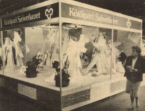 idokapszula_nb_i_1985_86_klubcsapataink_nemzetkozi_kupaszereplese_1_fordulo_2_kor_budapesti_nemzetkozi_vasar_gyomai_kotoipari_szovetkezet.jpg