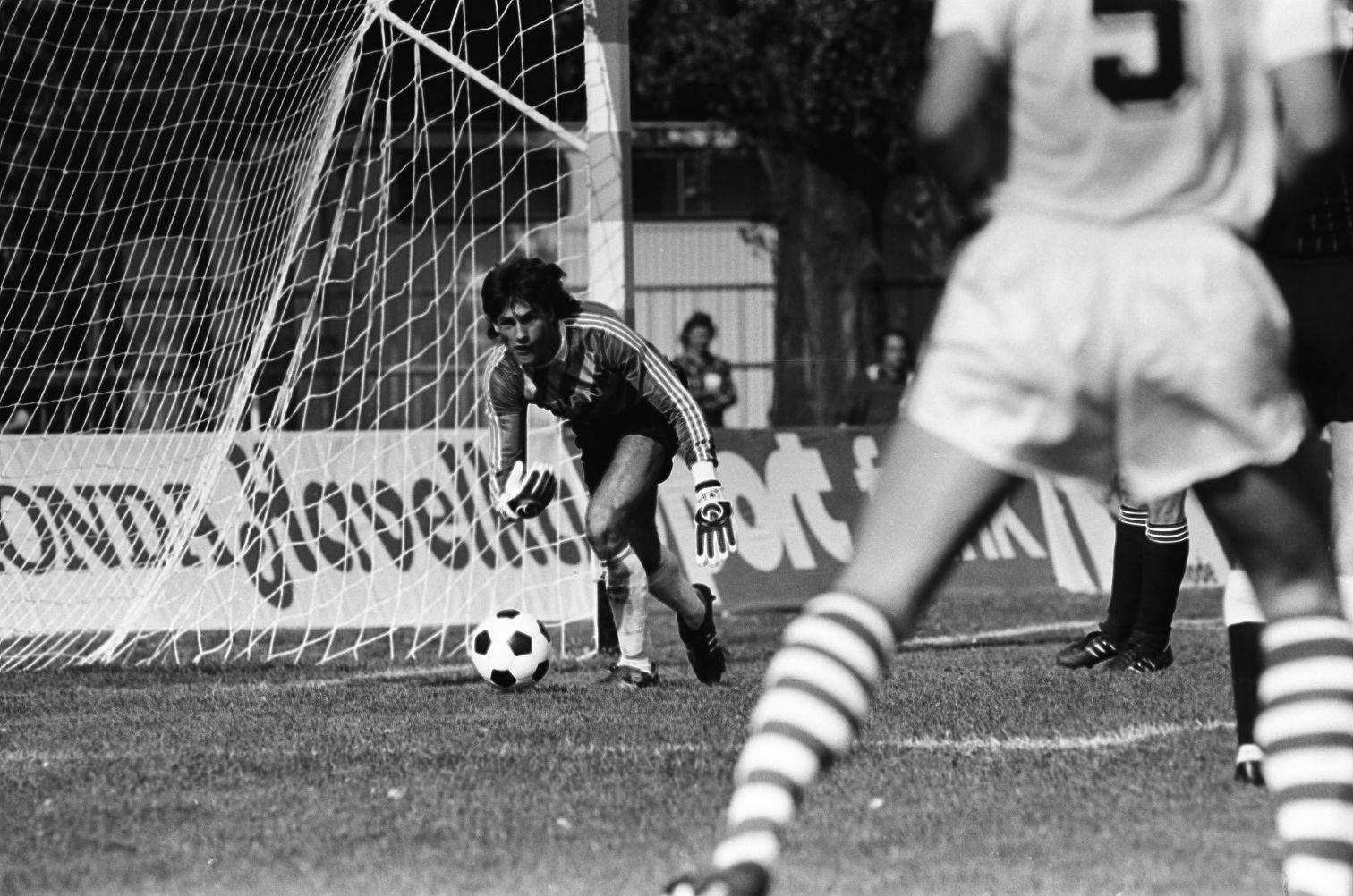 idokapszula_nb_i_1985_86_klubcsapataink_nemzetkozi_kupaszereplese_1_fordulo_2_kor_tatabanya_rapid_wien_michael_konsel.jpg