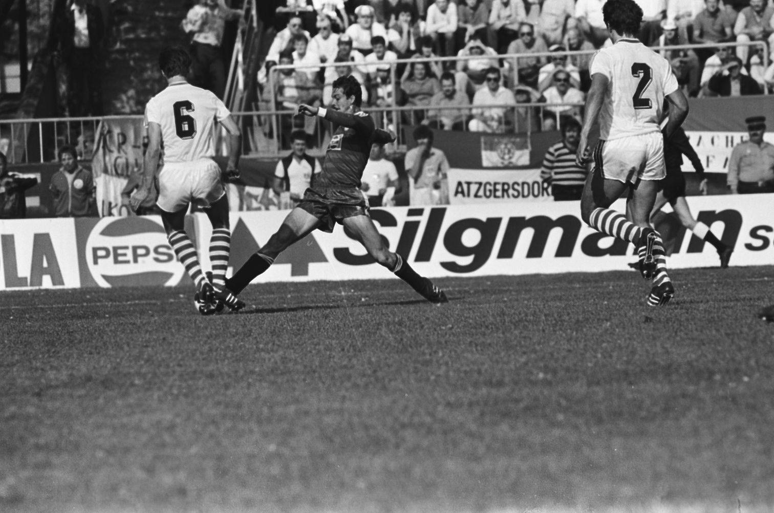 idokapszula_nb_i_1985_86_klubcsapataink_nemzetkozi_kupaszereplese_1_fordulo_2_kor_tatabanya_rapid_wien_plotar_gyula.jpg