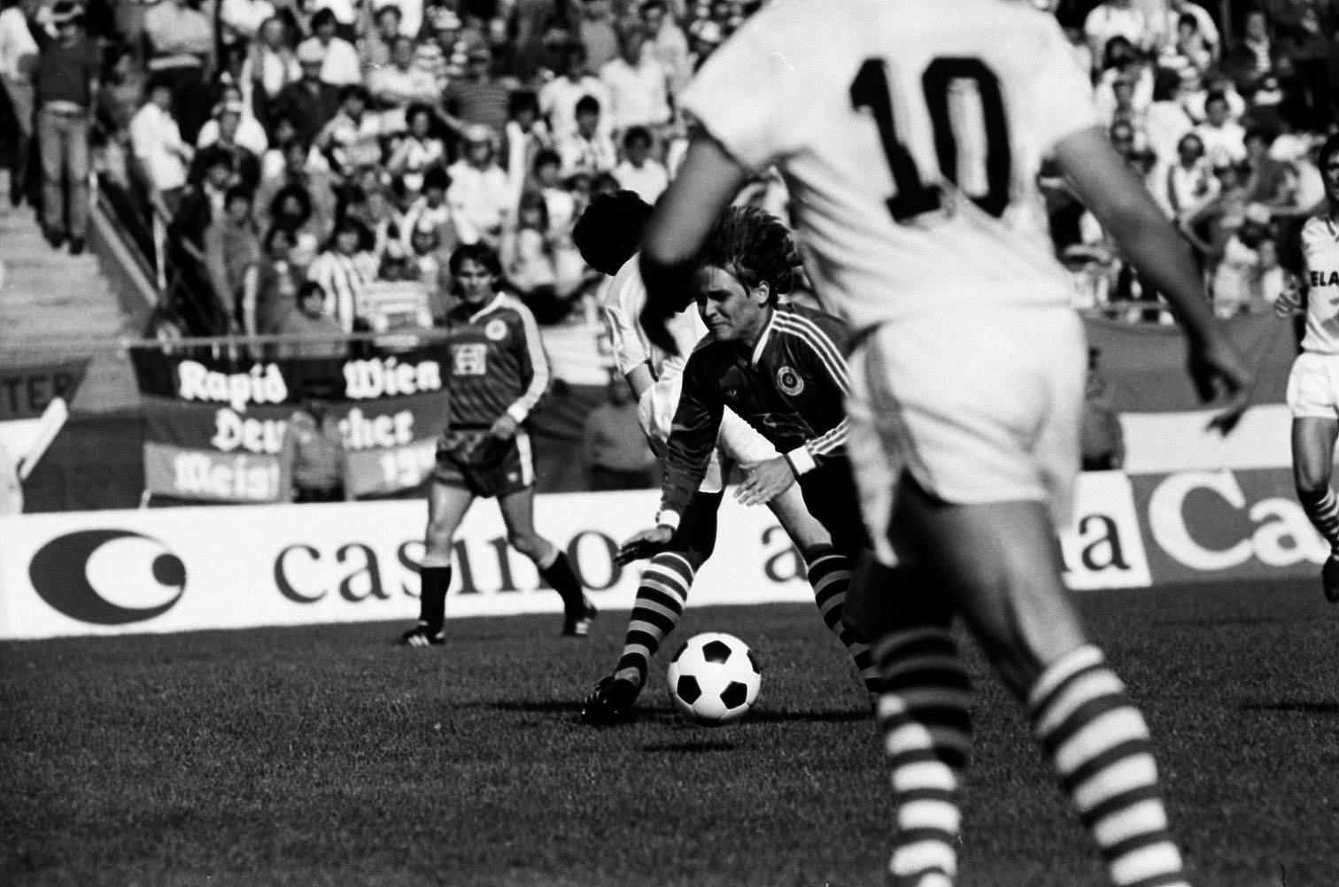idokapszula_nb_i_1985_86_klubcsapataink_nemzetkozi_kupaszereplese_1_fordulo_2_kor_tatabanya_rapid_wien_vincze_istvan.jpg