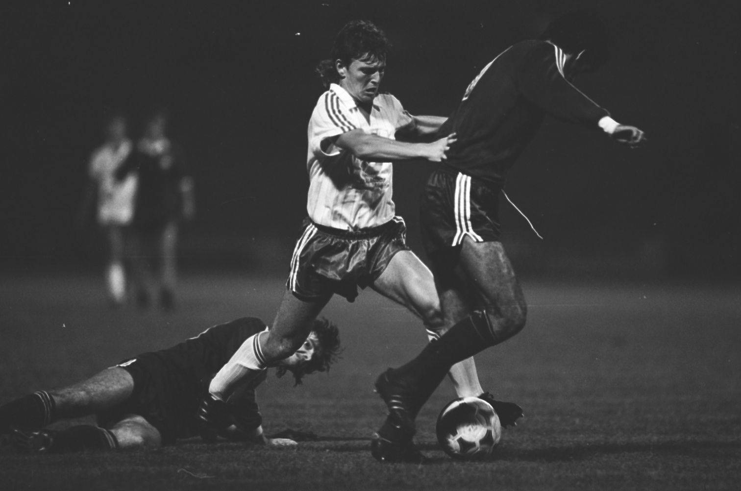idokapszula_nb_i_1985_86_13_fordulo_u_dozsa_bp_honved_sallai_rostas.jpg