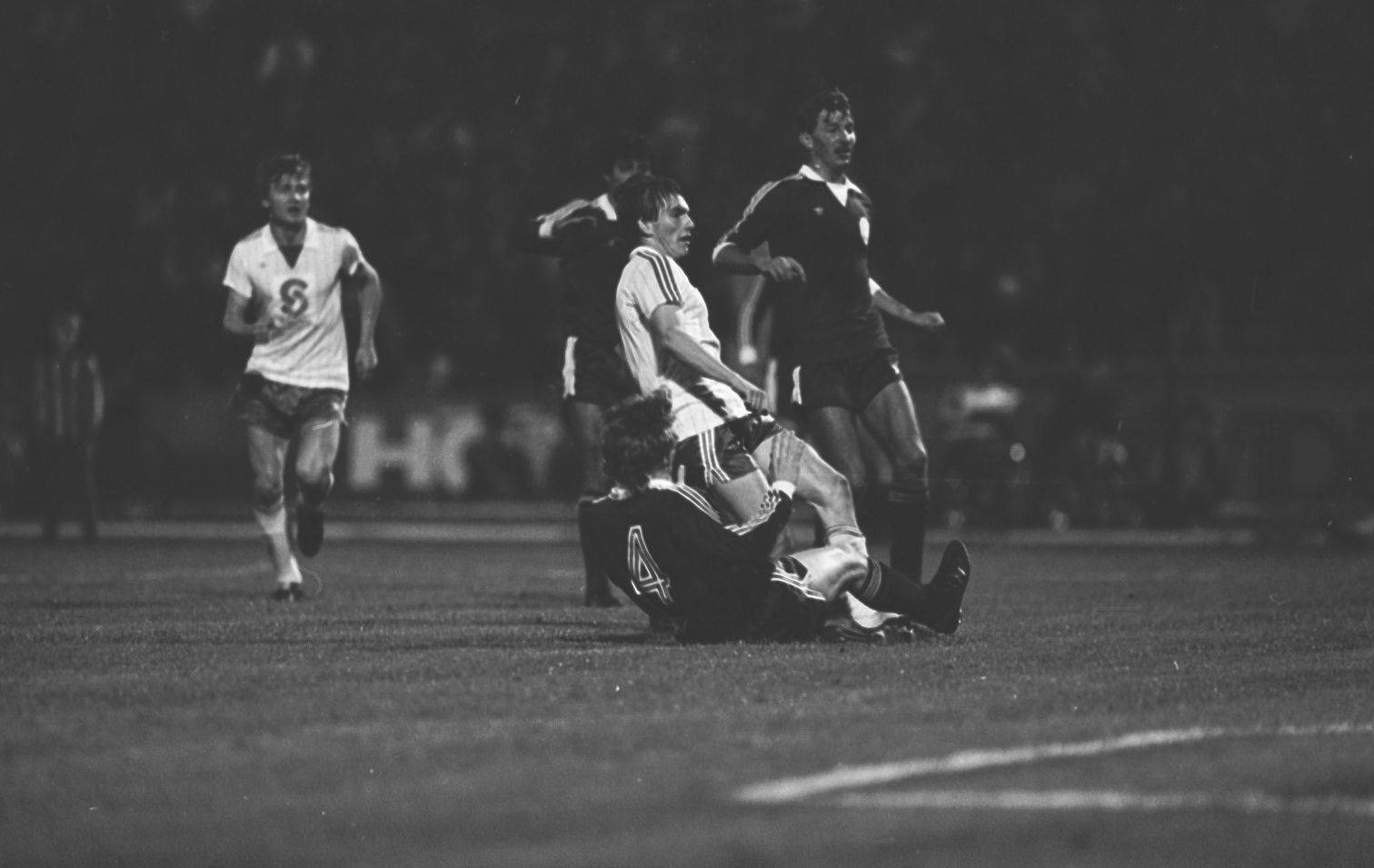 idokapszula_nb_i_1985_86_13_fordulo_u_dozsa_bp_honved_sikesdi_szabo_andras.jpg