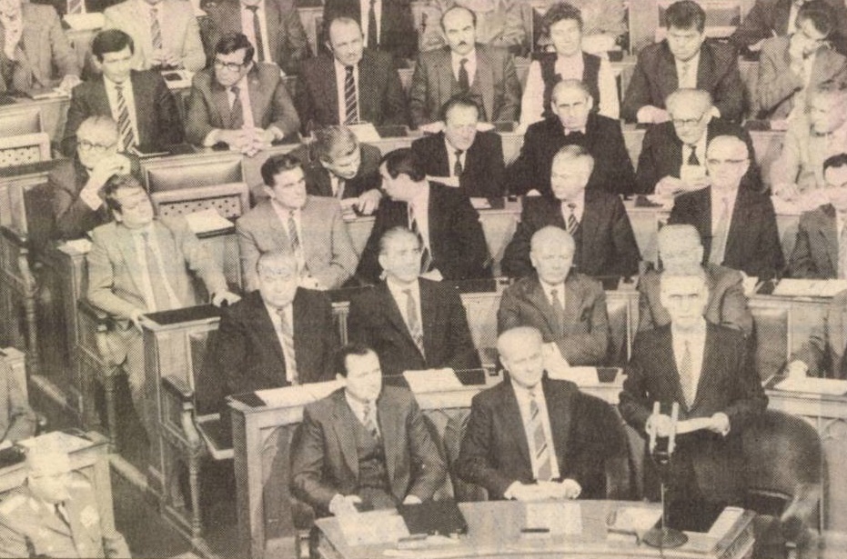 idokapszula_nb_i_1985_86_wales_magyarorszag_merkozes_orszaggyules_oszi_ulesszak_bekes_megyei_kepviselok.jpg