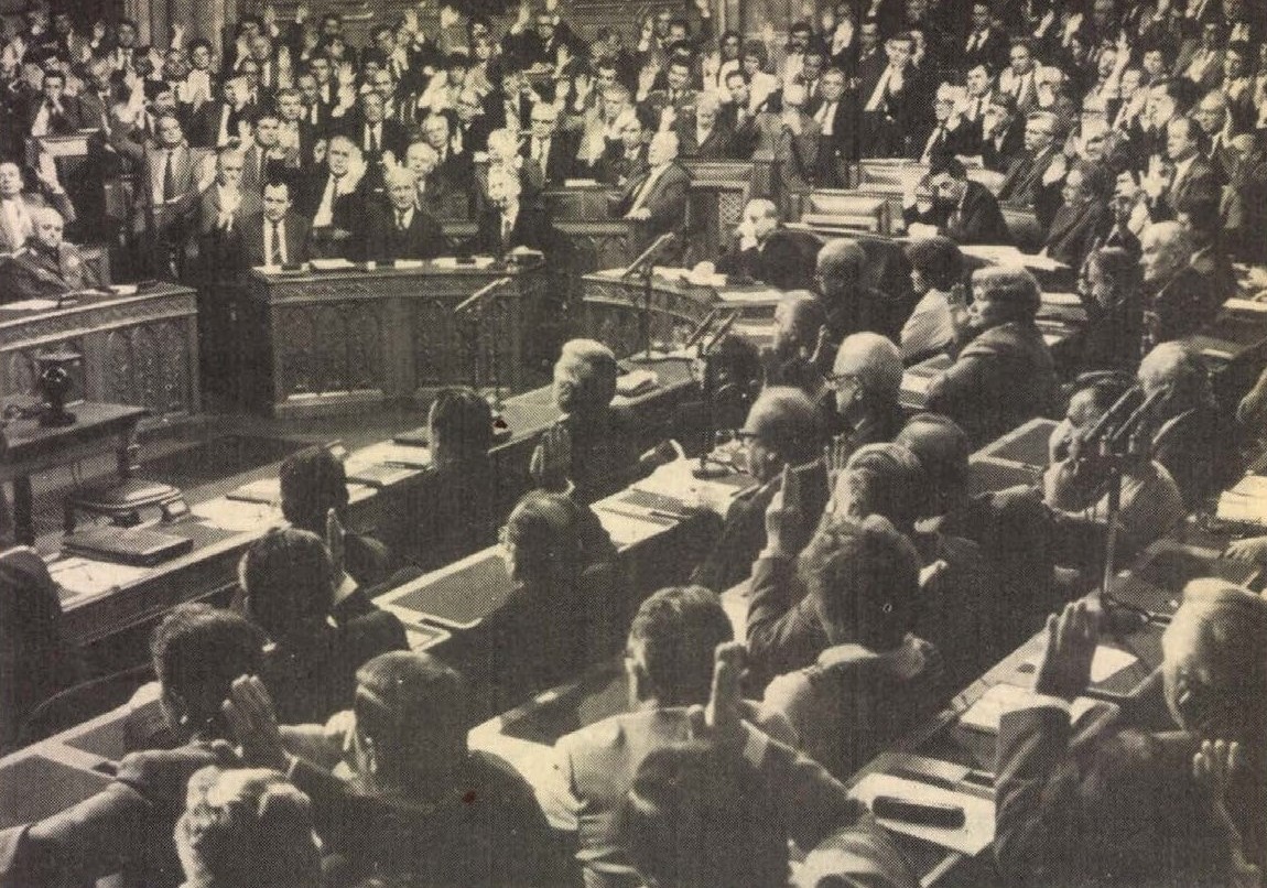 idokapszula_nb_i_1985_86_wales_magyarorszag_merkozes_orszaggyules_oszi_ulesszak_szavazas_1.jpg