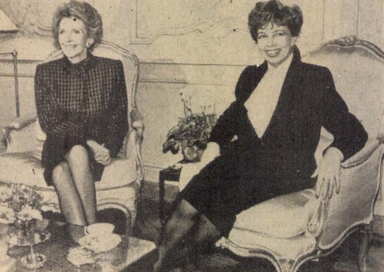 idokapszula_nb_i_1985_86_19_fordulo_nancy_ronald_reagan_raisza_gorbacsova.jpg