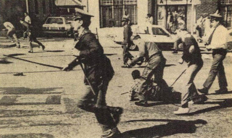 idokapszula_nb_i_1985_86_2_fordulo_johannesburgi_diaktuntetes.jpg