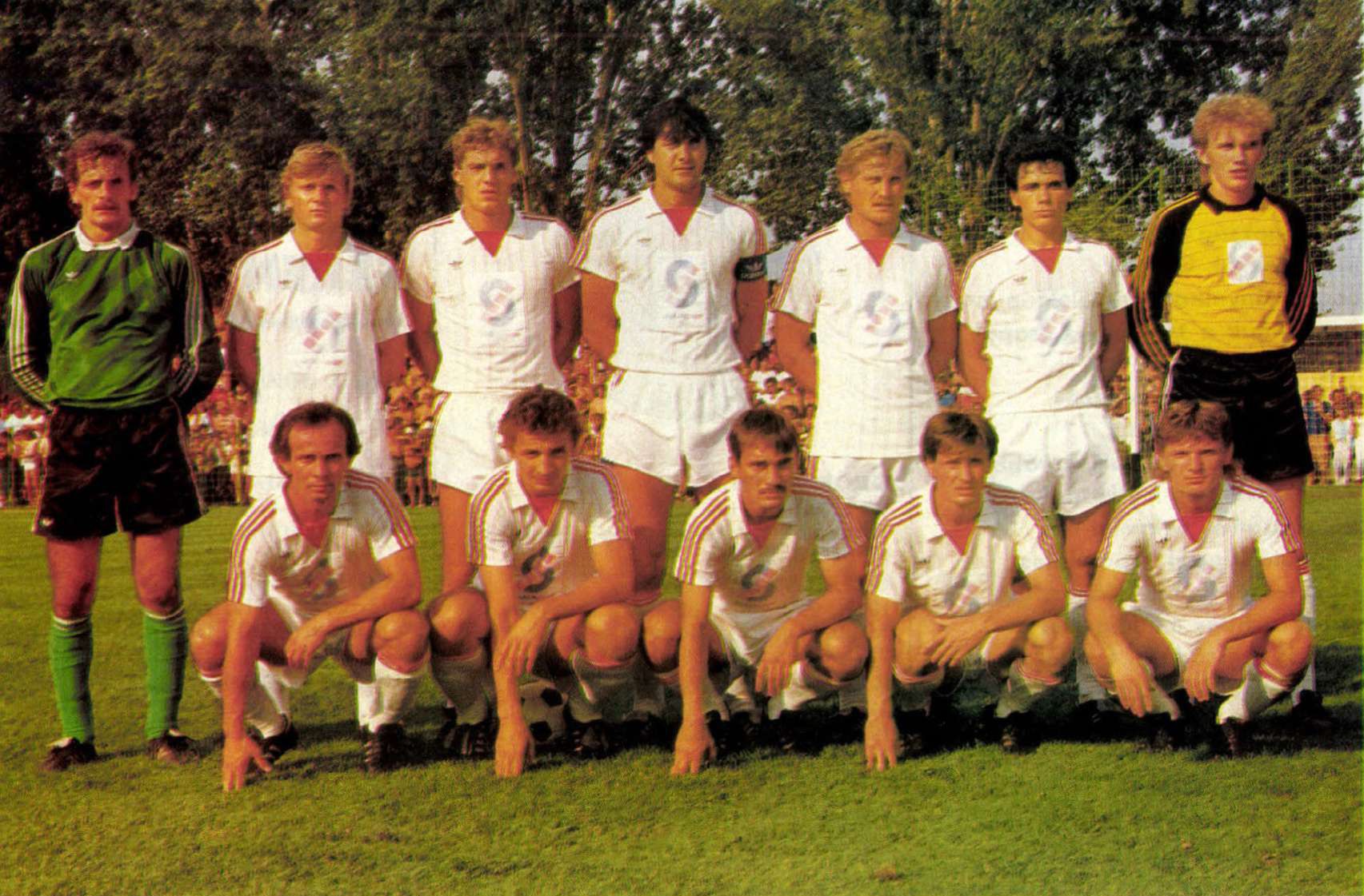 idokapszula_nb_i_1985_86_3_fordulo_siofok_bp_honved_csapatkep.jpg