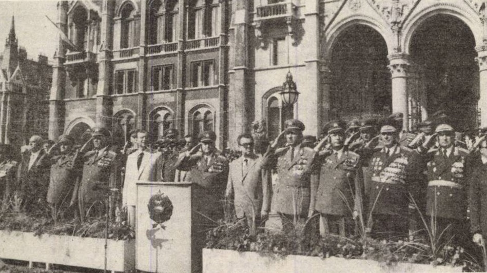 idokapszula_nb_i_1985_86_4_fordulo_augusztus_20_tisztavatas_elnokseg.jpg