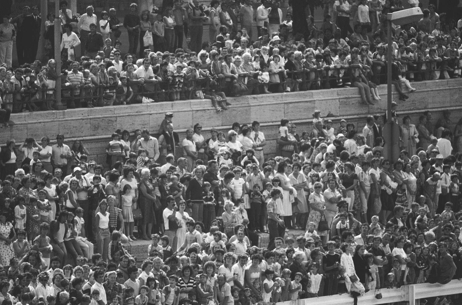 idokapszula_nb_i_1985_86_4_fordulo_augusztus_20_vizi_es_legiparade_8.jpg
