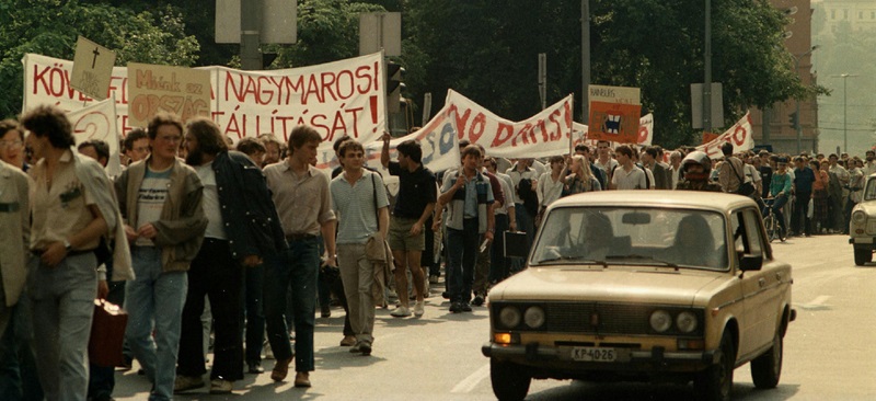 idokapszula_nb_i_1985_86_5_fordulo_bos-nagymarosi-vizlepcso_tuntetes.jpg
