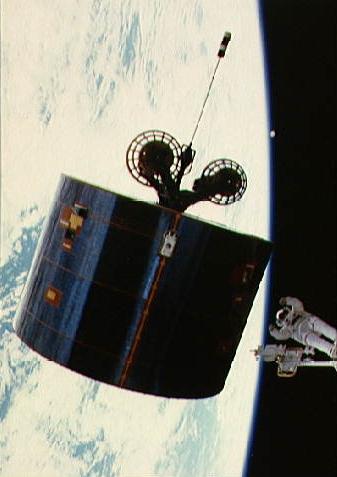 idokapszula_nb_i_1985_86_5_fordulo_discovery_sts-51-i_van_hoften.jpg