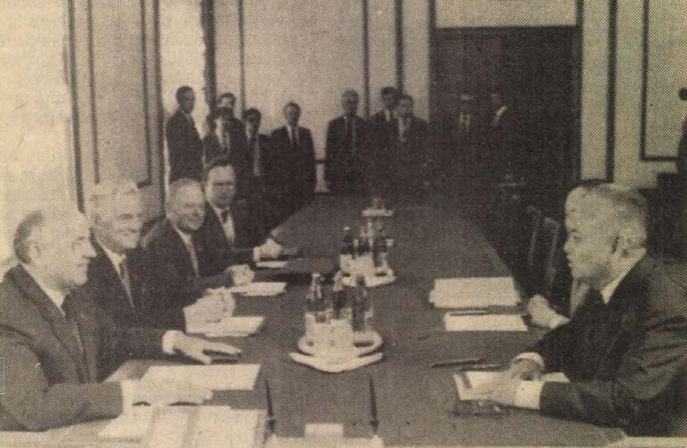 idokapszula_nb_i_1985_86_5_fordulo_mihail_gorbacsov_kaysone_phomvihane.jpg