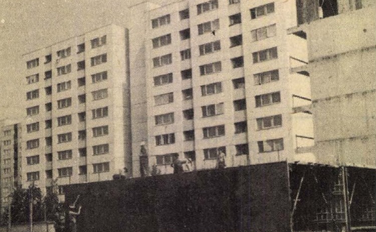 idokapszula_nb_i_1985_86_6_fordulo_szolnoki_garzonlakasok.jpg