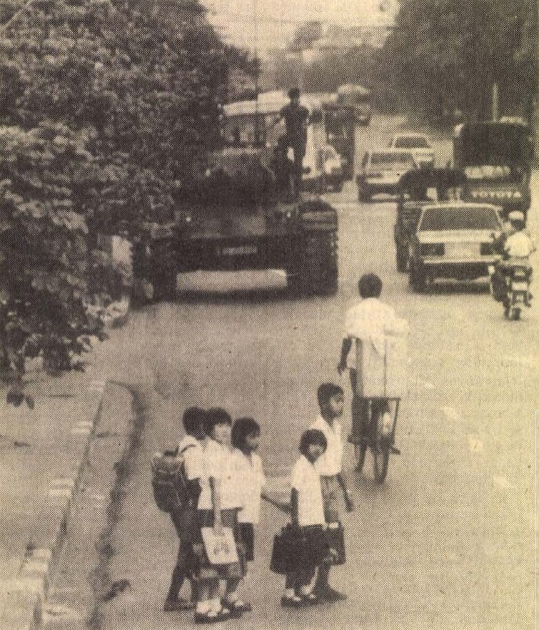 idokapszula_nb_i_1985_86_8_fordulo_thaifoldi_puccskiserlet_iskolas_gyerekek.jpg