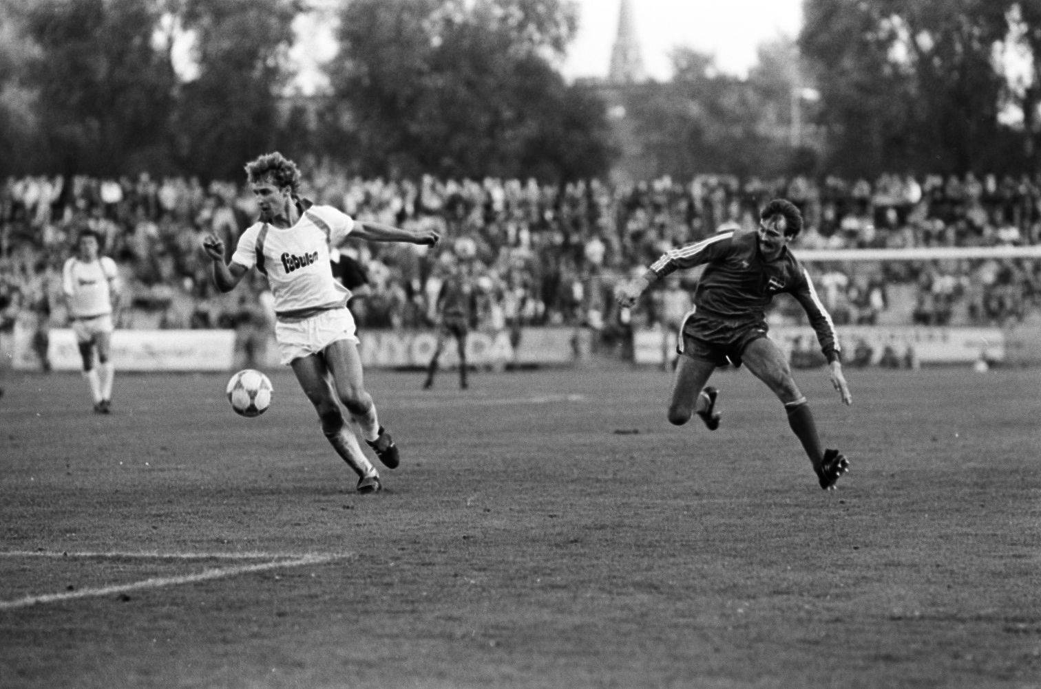 idokapszula_nb_i_1985_86_8_fordulo_vasas_videoton_balogh_tibor_novath.jpg