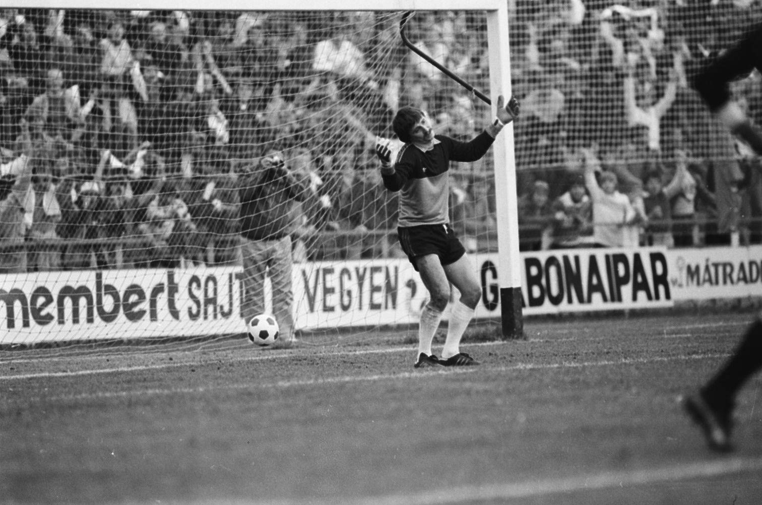 idokapszula_nb_i_1985_86_klubcsapataink_nemzetkozi_kupaszereplese_1_fordulo_1_kor_4_fordulo_ferencvaros_pecsi_msc_bodnar_laszlo.jpg