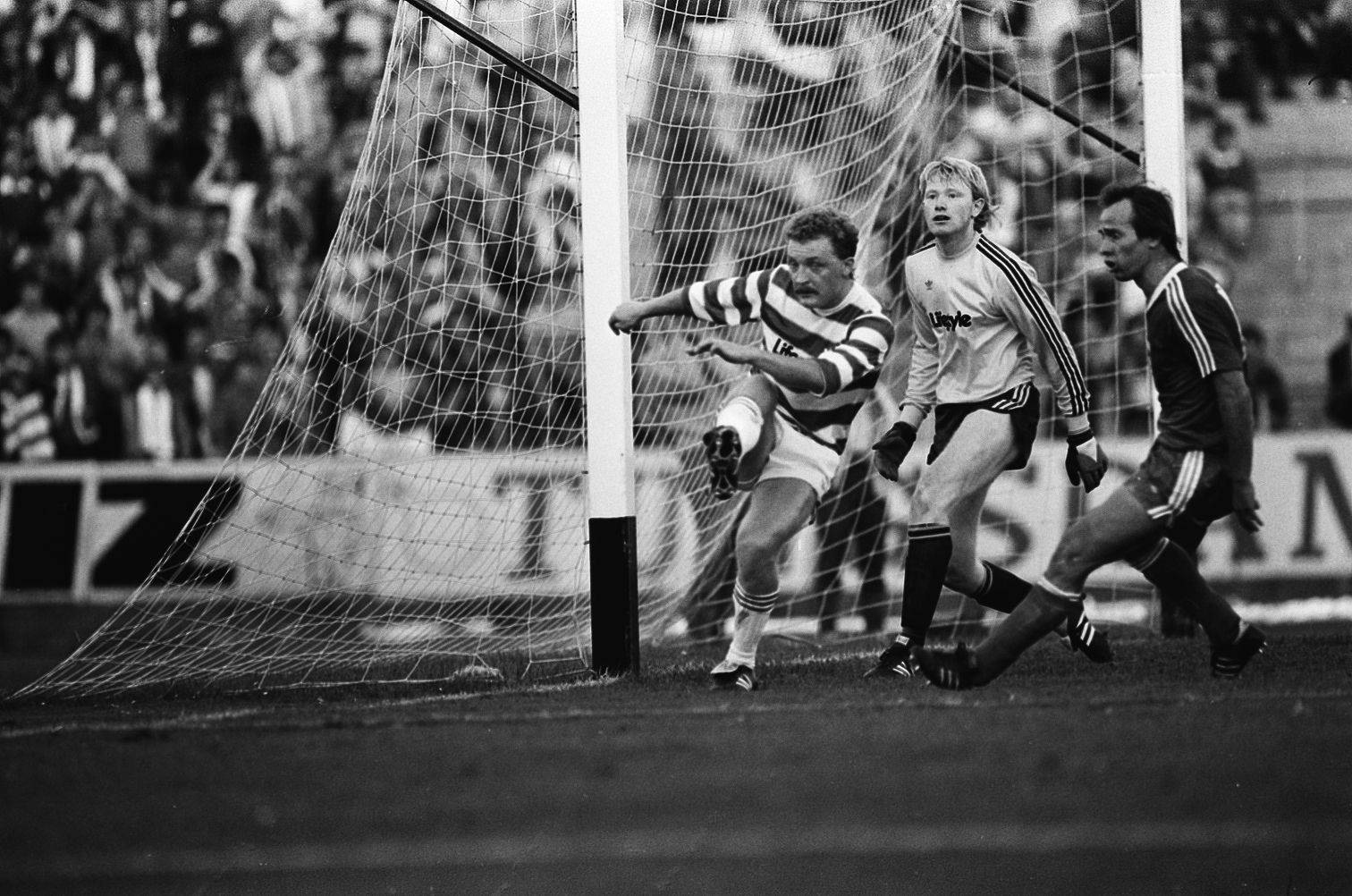 idokapszula_nb_i_1985_86_klubcsapataink_nemzetkozi_kupaszereplese_1_fordulo_1_kor_bp_honved_shamrock_rovers_bodonyi_bela_2.jpg