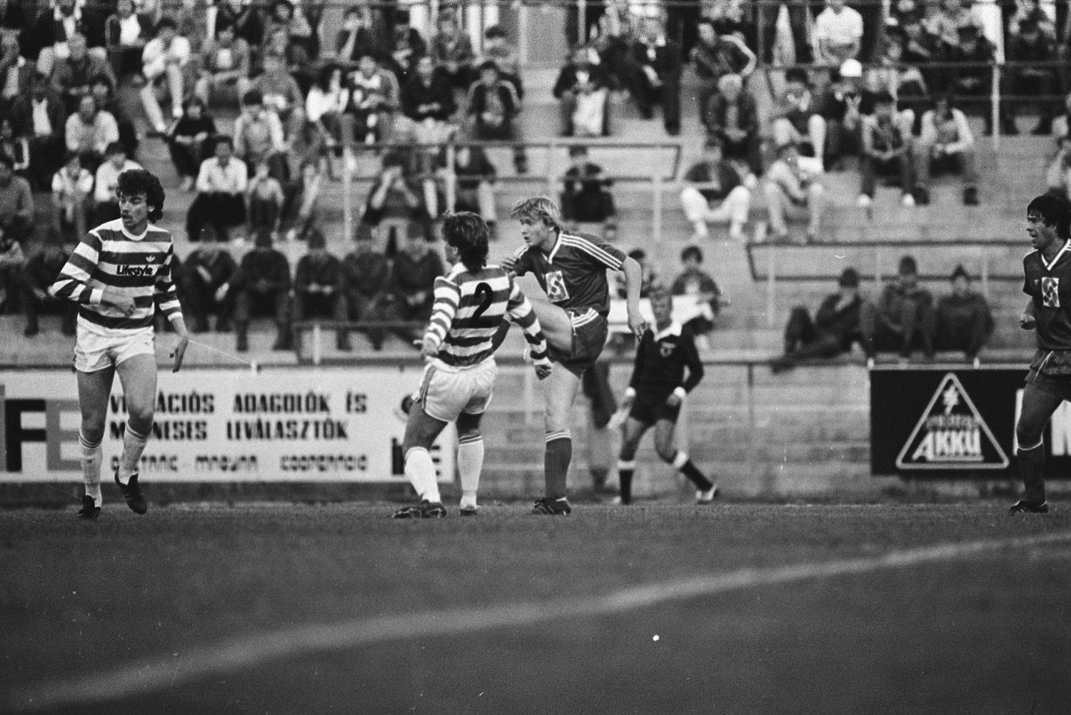 idokapszula_nb_i_1985_86_klubcsapataink_nemzetkozi_kupaszereplese_1_fordulo_1_kor_bp_honved_shamrock_rovers_detari_lajos.jpg
