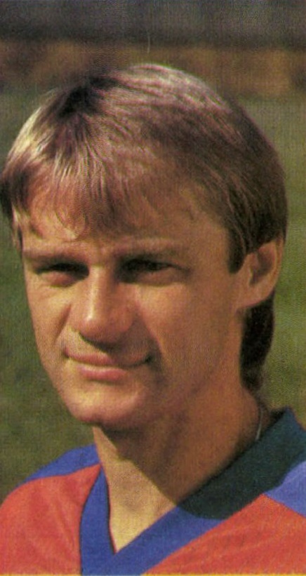 idokapszula_nb_i_1985_86_bevezetes_csepel_csapatkapitany_galhidi_gyorgy.jpg
