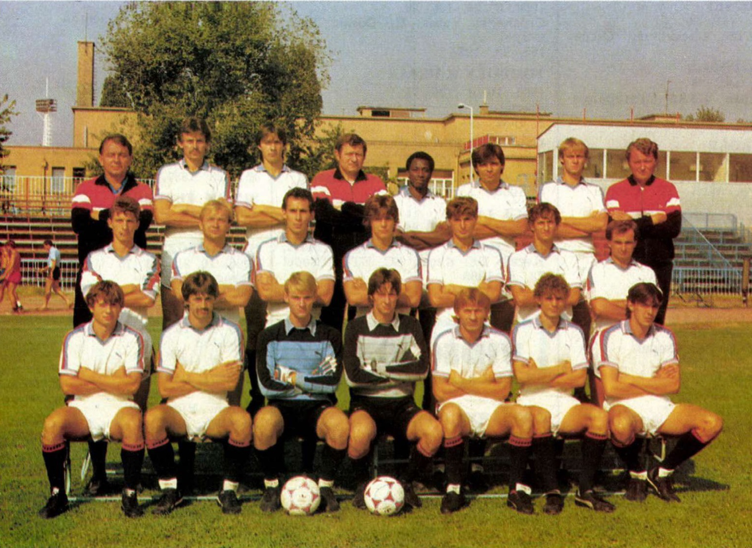 idokapszula_nb_i_1985_86_bevezetes_csepel_csapatkep.jpg