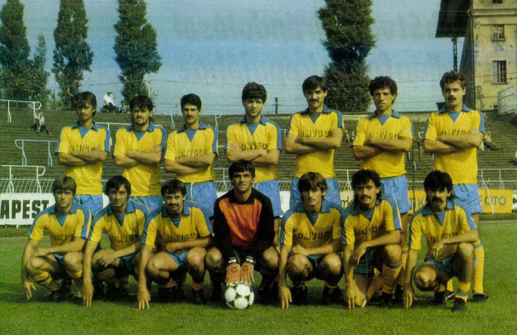 idokapszula_nb_i_1985_86_bevezetes_dmvsc_csapatkep.jpg