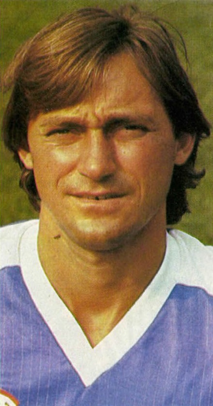 idokapszula_nb_i_1985_86_bevezetes_mtk_vm_csapatkapitany_borso_janos.jpg