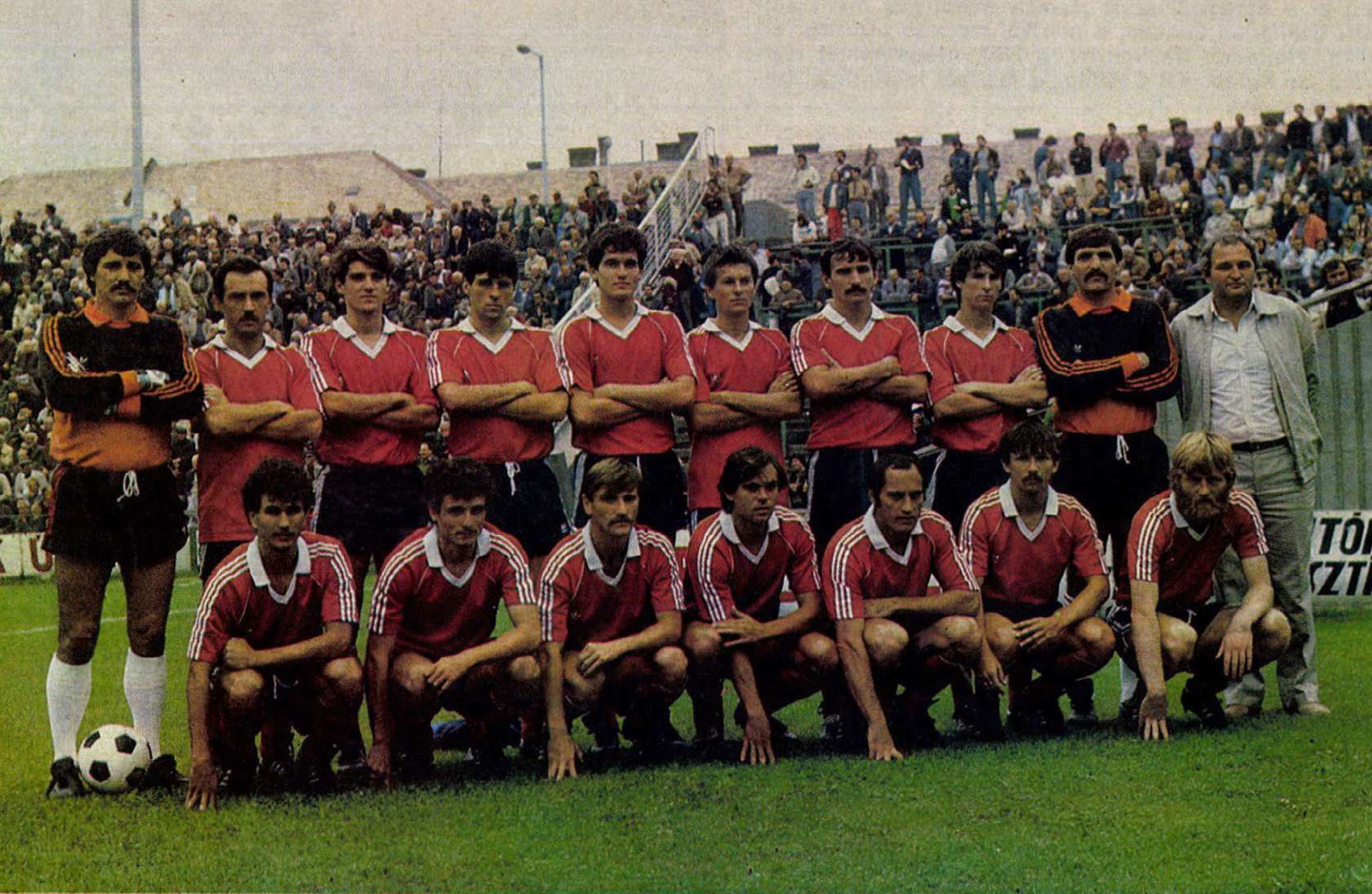 idokapszula_nb_i_1985_86_bevezetes_pecsi_msc_csapatkep.jpg