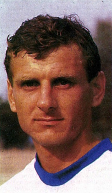 idokapszula_nb_i_1985_86_bevezetes_tatabanya_csapatkapitany_lakatos_karoly.jpg