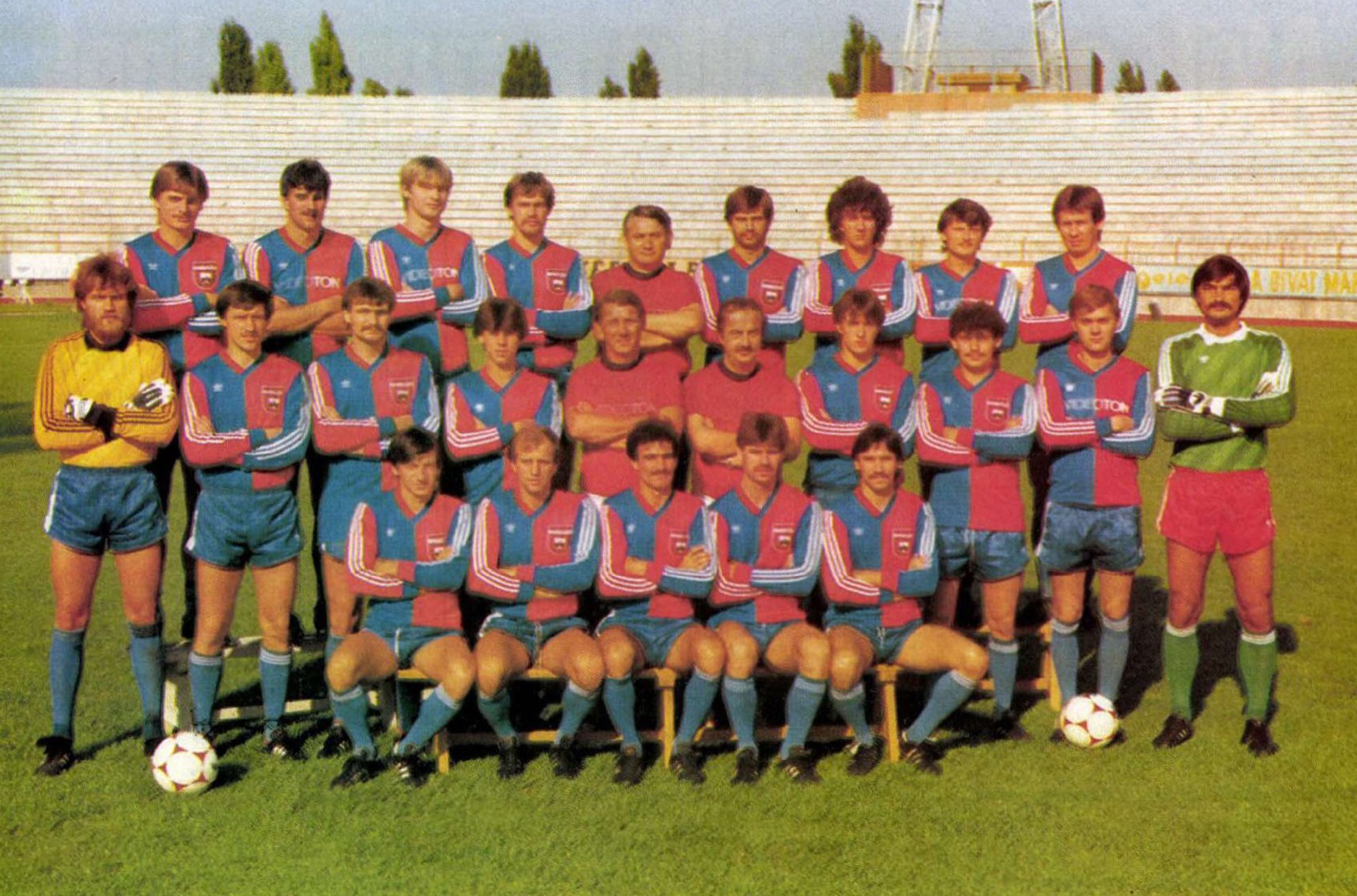 idokapszula_nb_i_1985_86_bevezetes_videoton_csapatkep.jpg