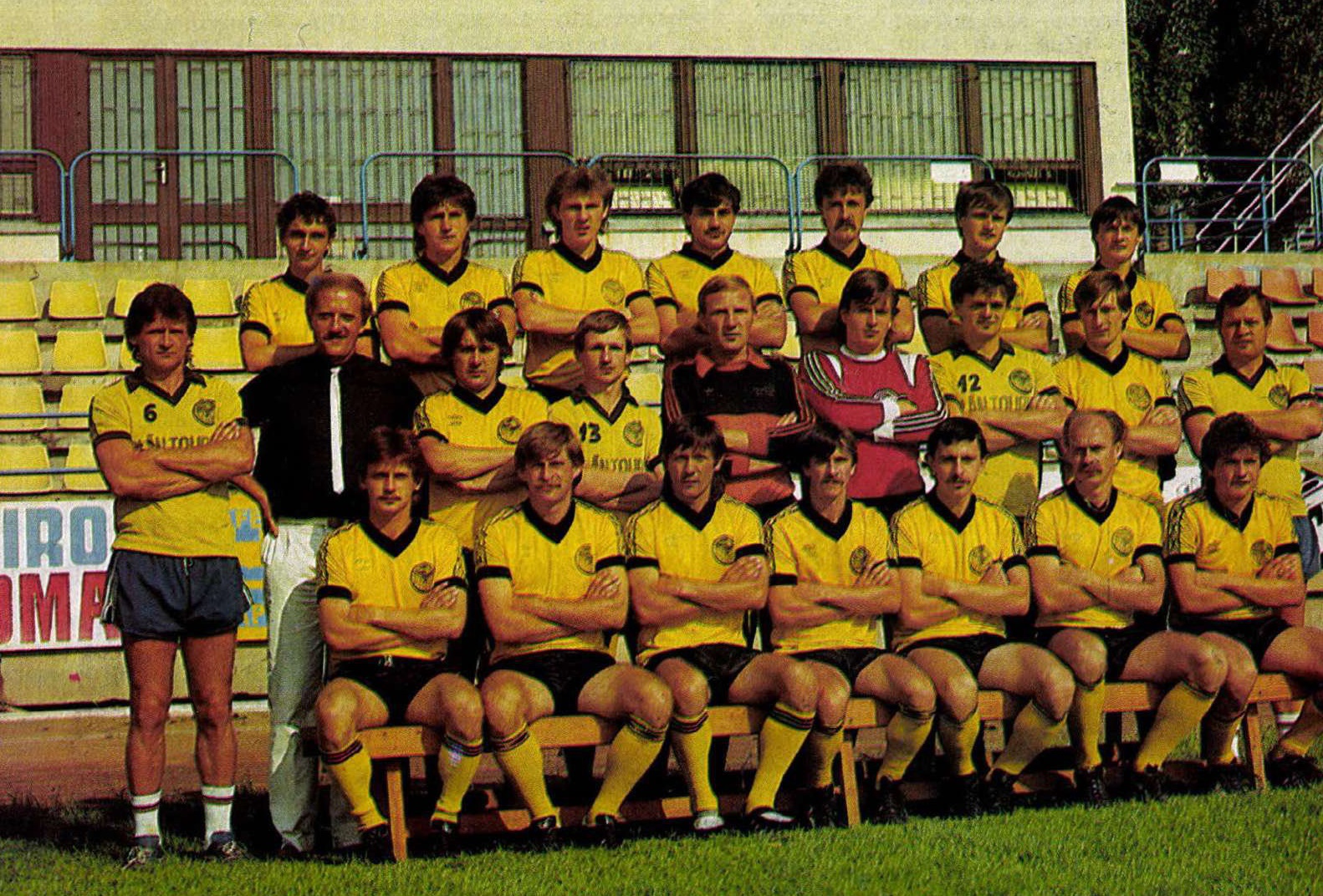 idokapszula_nb_i_1985_86_bevezetes_volan_csapatkep.jpg