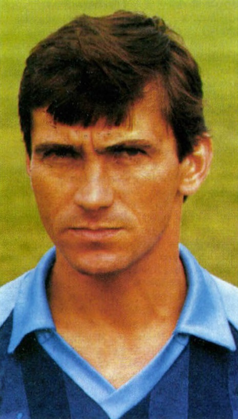idokapszula_nb_i_1985_86_bevezetes_zte_csapatkapitany_soos_istvan.jpg
