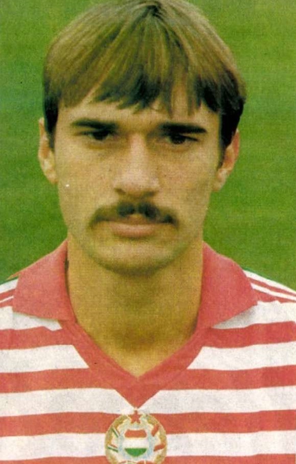 idokapszula_nb_i_1985_86_11_fordulo_valogatott_edzotabor_kovacs_kalman.jpg