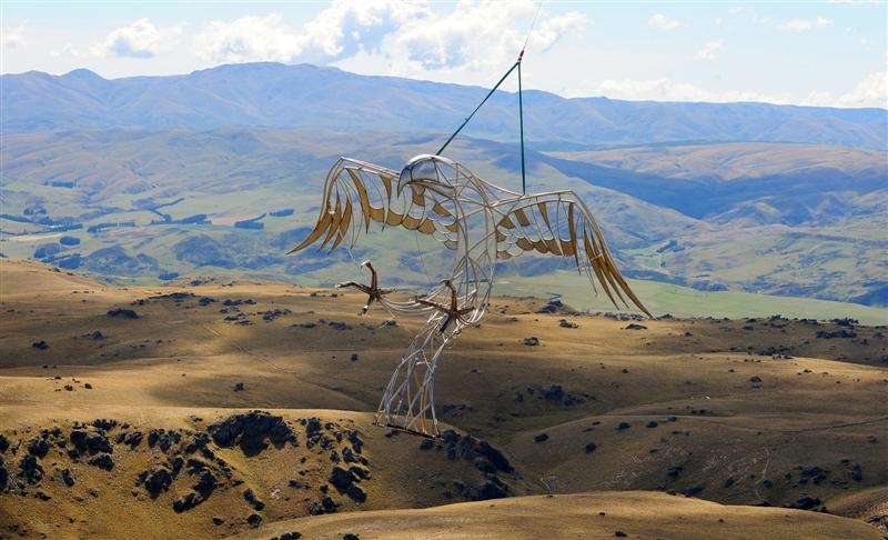 mark_hill_s_haast_eagle_sculpture_is_moved_from_ar_1555576154.JPG