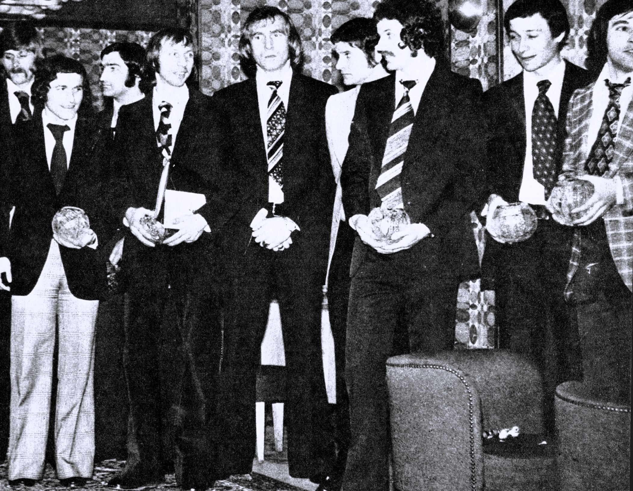 osztalynaplo_fazekas_laszlo_ujpesti_dozsa_1974_kepes_sport_on_tizenegye.jpg