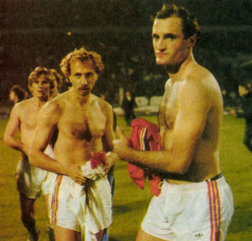 osztalynaplo_fazekas_laszlo_valogatott_1981_svajc_nepstadion_mezcsere.jpg